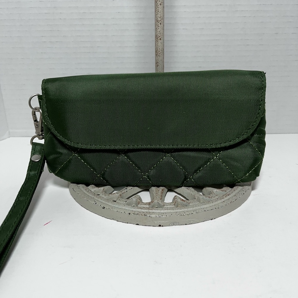 Travelon quilted nylon wristlet